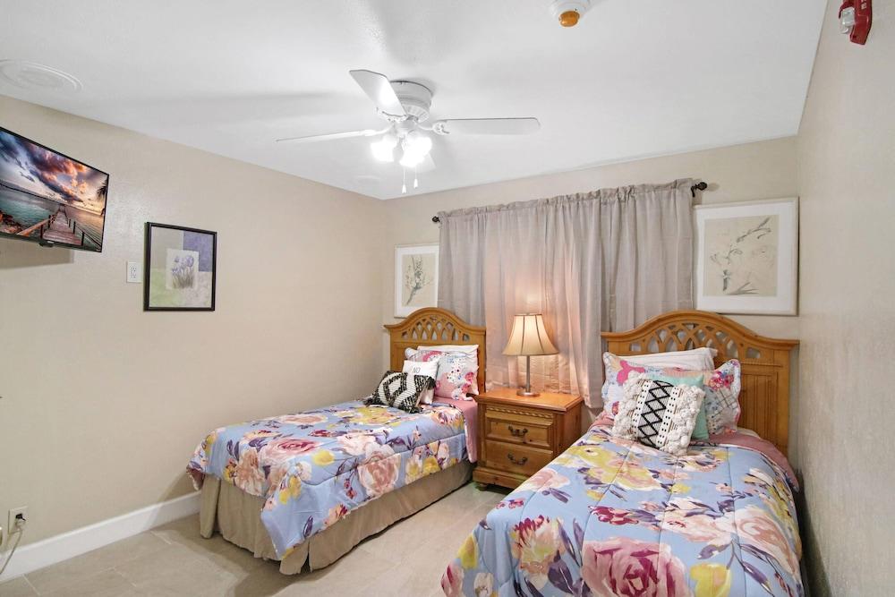 Serenity Palm Perfect Stay for Groups!