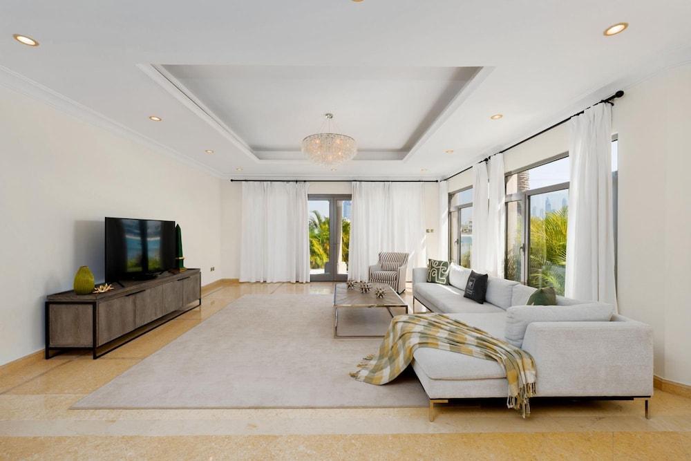 Exclusive Villa w Private Pool Garden Beach