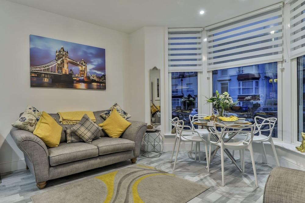 The Apartment, Luxury for up to 4 Guests