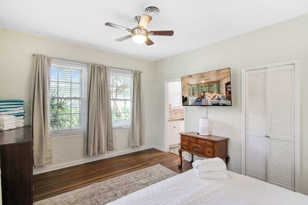 Sun, Shells and Seaspray w/ Lanai