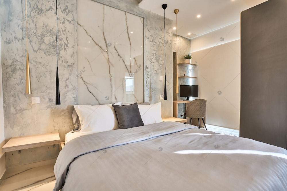 Luxury House With Pool