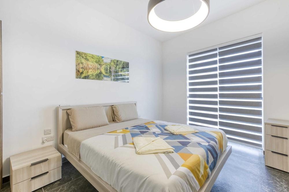 Stunning Apartment With Pool-hosted by Sweetstay