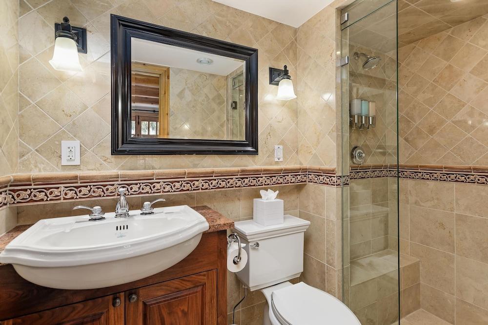 Updated 4 BR 4 5 BA Townhouse With AC Pool