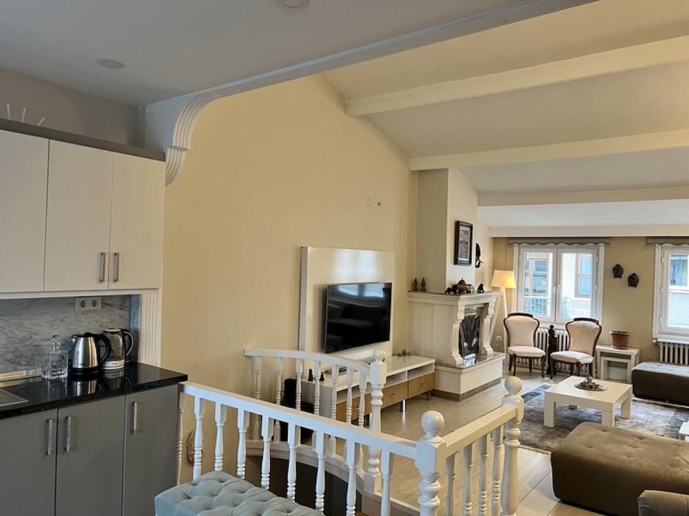 Sleek Flat Close to Osmanbey Metro Station