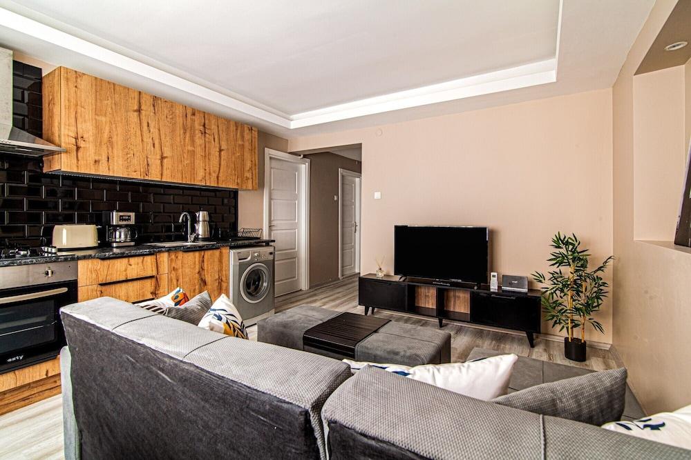 Central Flat Near Taksim Square With Balcony
