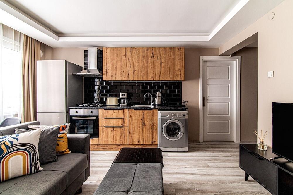 Central Flat Near Taksim Square With Balcony