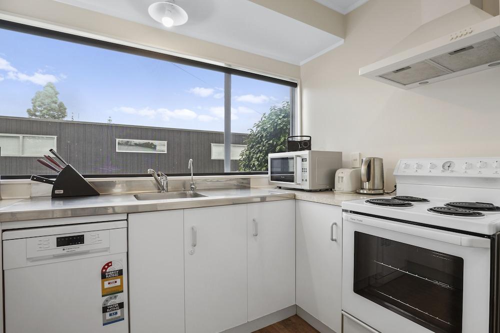 Modern Central Home - Parking & Aircon