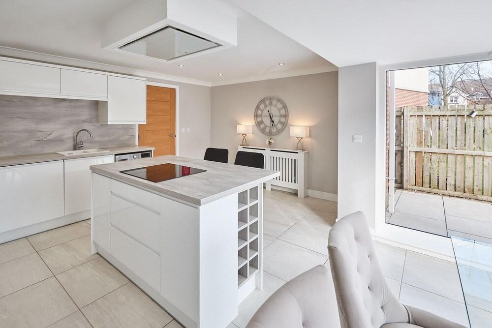 Host Stay Aidan Gardens