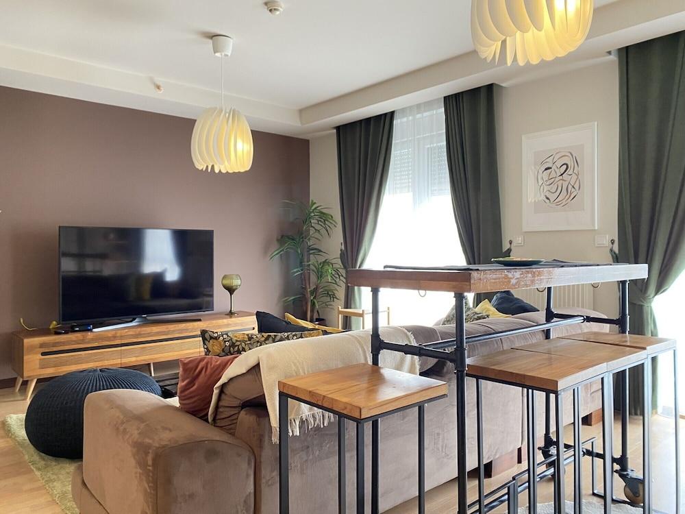 Chic Residence Flat With Central Location in Sisli