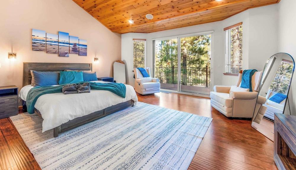 Fully Remodeled Tahoe Retreat with Game Room and Hot Tub