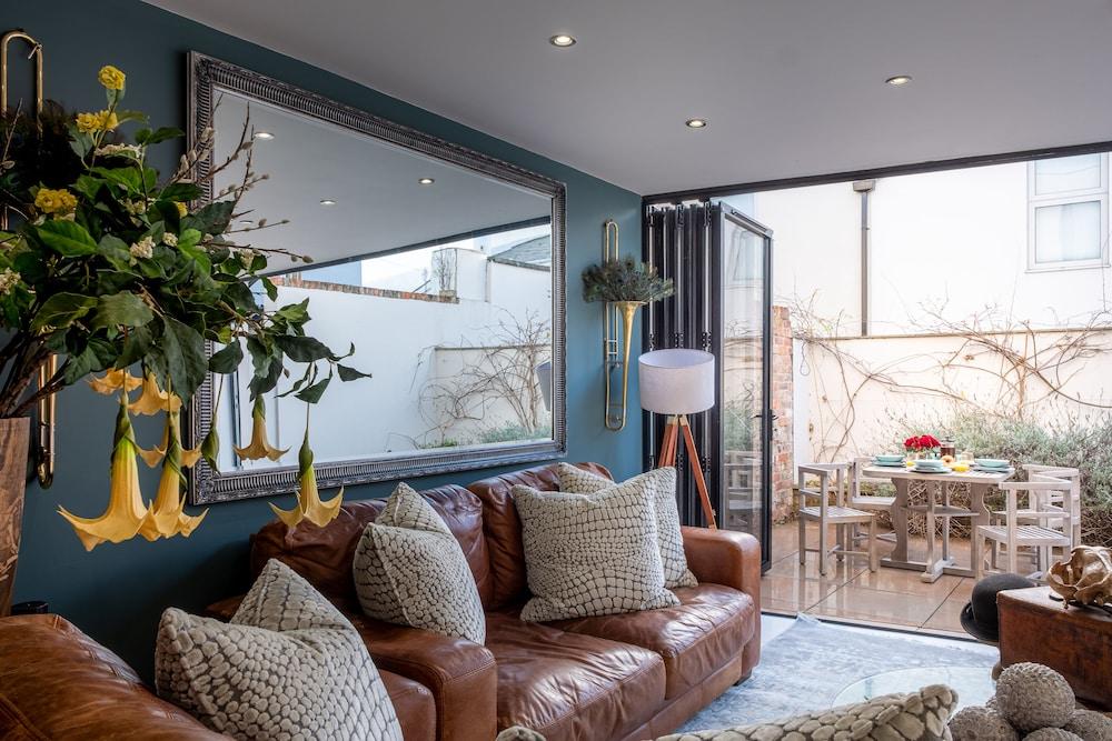 Luxury 2-bed House in Cheltenham