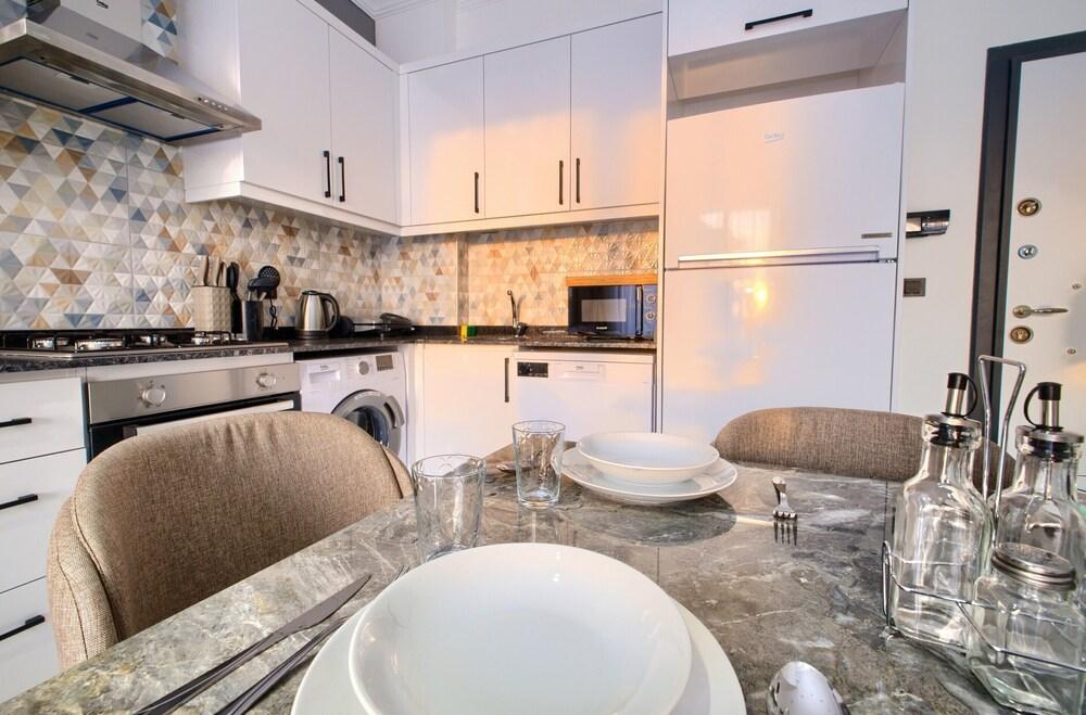 Oba Modern by Newinn