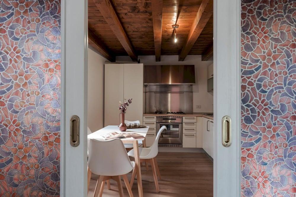 Apt24 - Duplex Open Space With Private Courtyard in Center