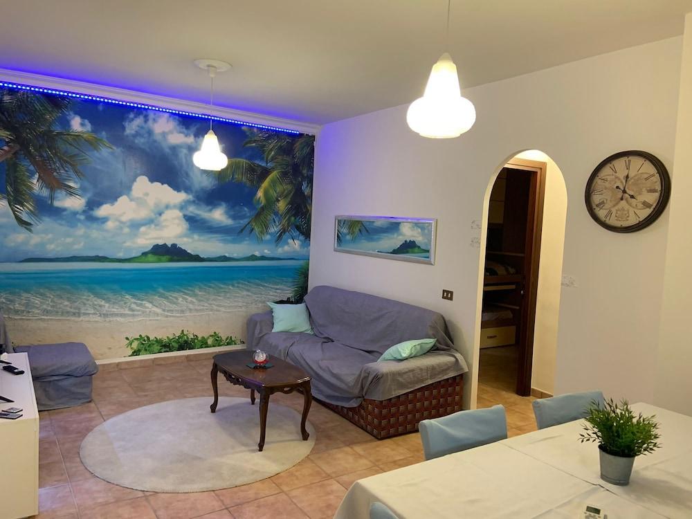 the Sail Holiday House