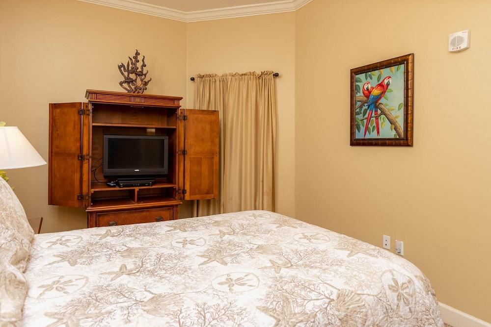 Phoenix West by Brett/Robinson Vacations