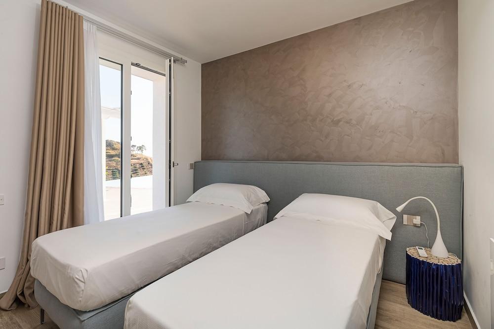 Splendid Villa With Exclusive Jacuzzi Pool and Large Panoramic Terraces