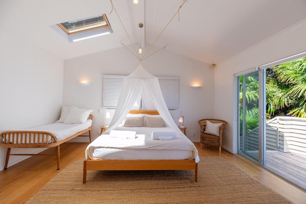 Koi Waiheke with private beach access