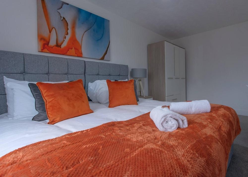 Spacious 5 Bedroom 2 Bathroom House