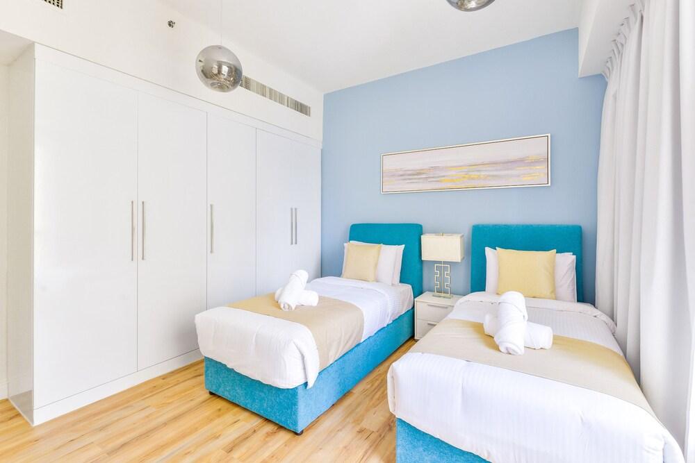 Luxury JBR - 2BR - Free Beach Resorts Access!