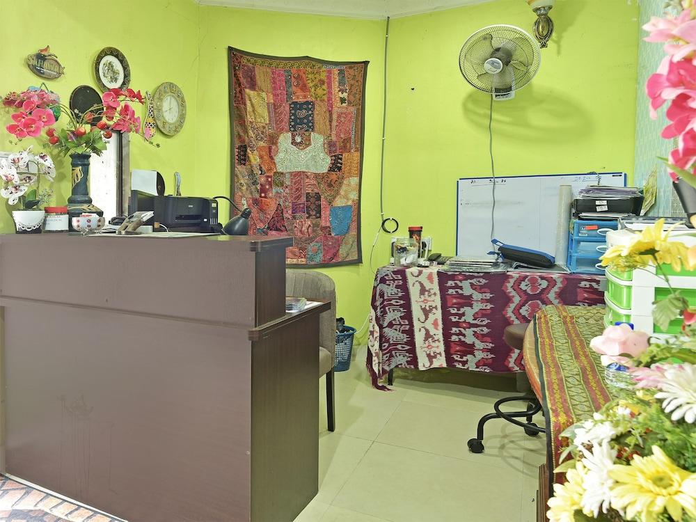 OYO 90740 Paddington Lodge