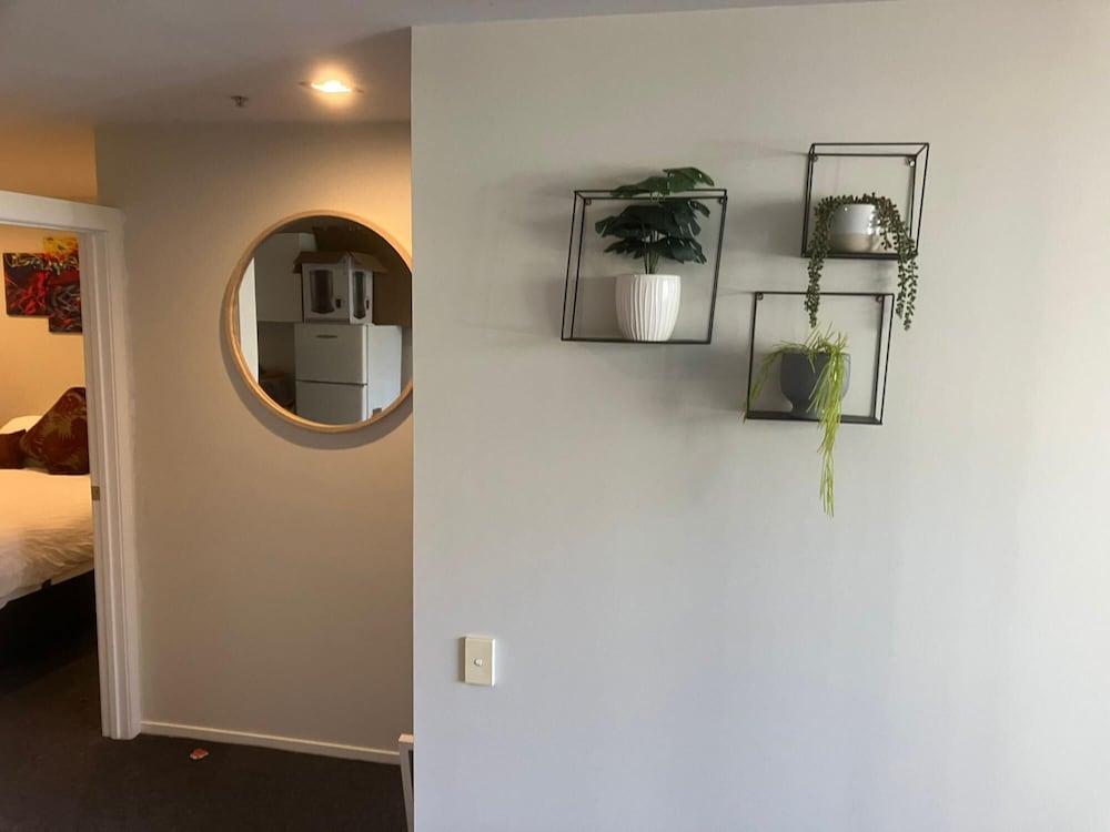 2 Bedroom Apt a few Steps to Queen St