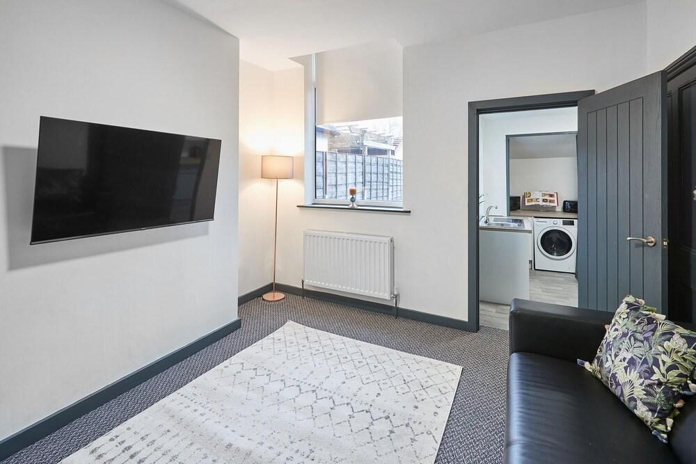 Host Stay Alma in Eccles