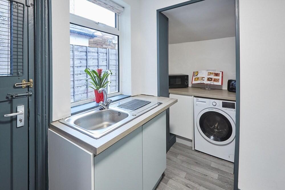 Host Stay Alma in Eccles