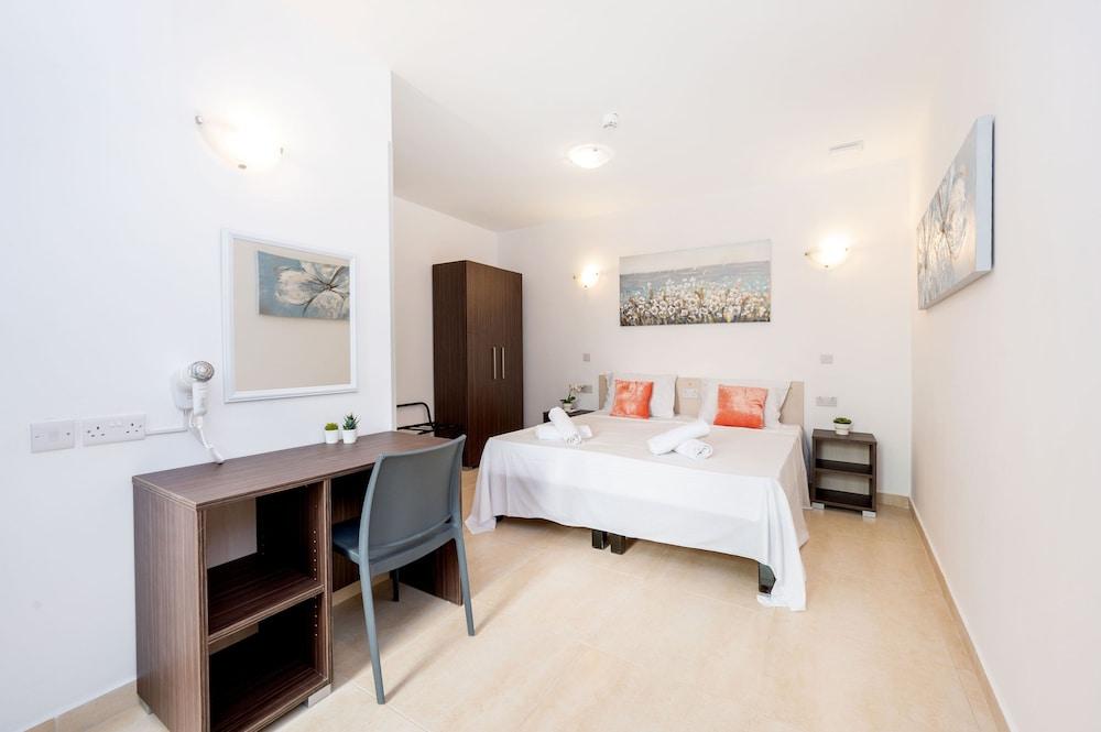 Islet Seafront Family Apartment