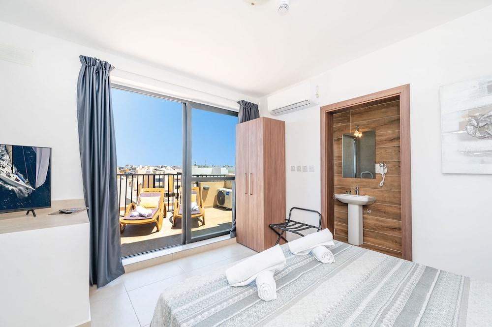 Islet Seafront Penthouse with Hot tub