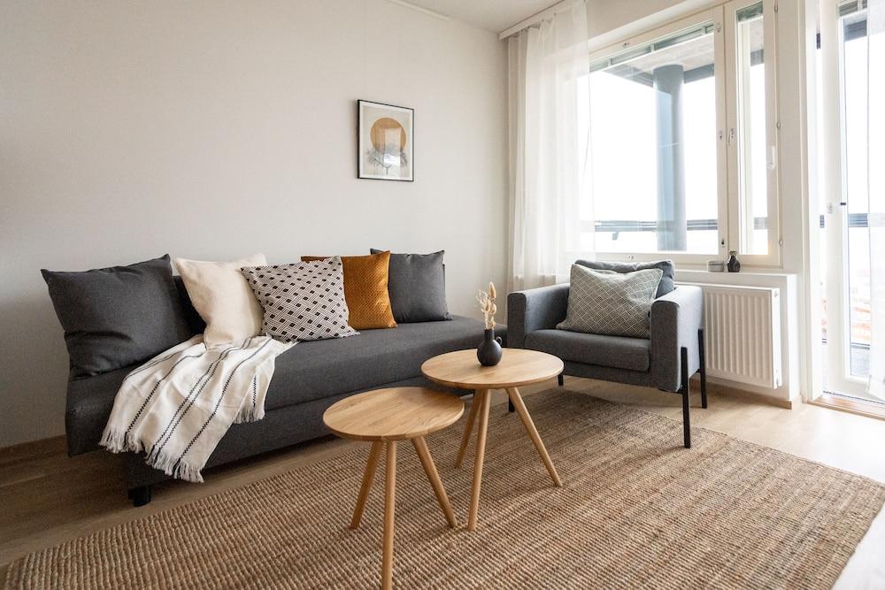 New 1BR with balcony and lake view