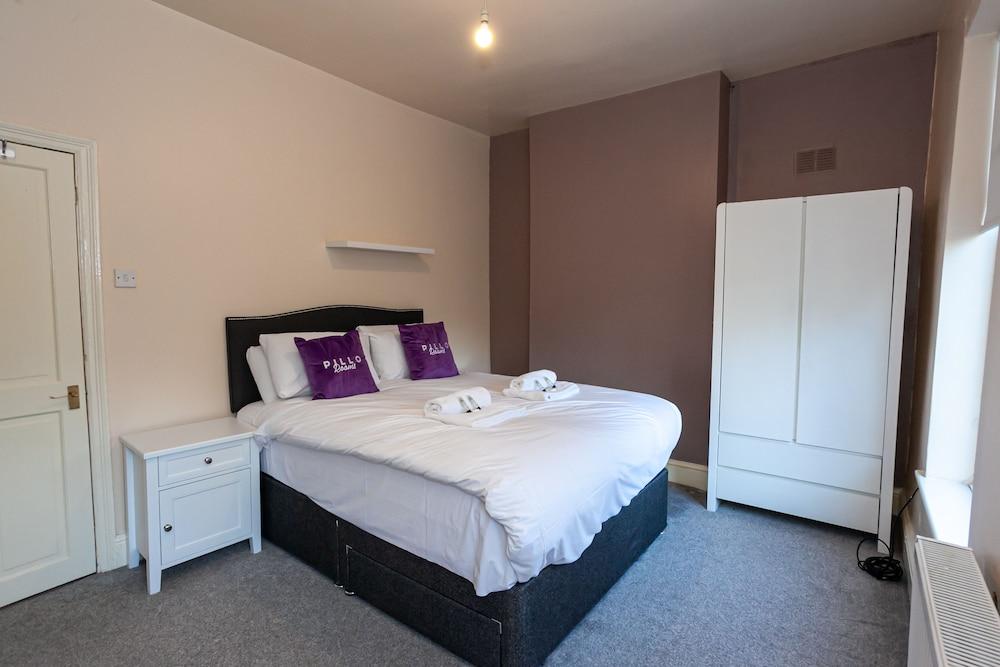 Pillo Rooms - Cosy 2 Bed House in Eccles