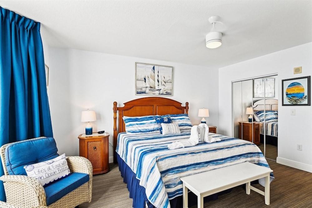 Emerald Beach 1830 - 2 Bedroom/2 Bath+Bunks 2 Condo by RedAwning