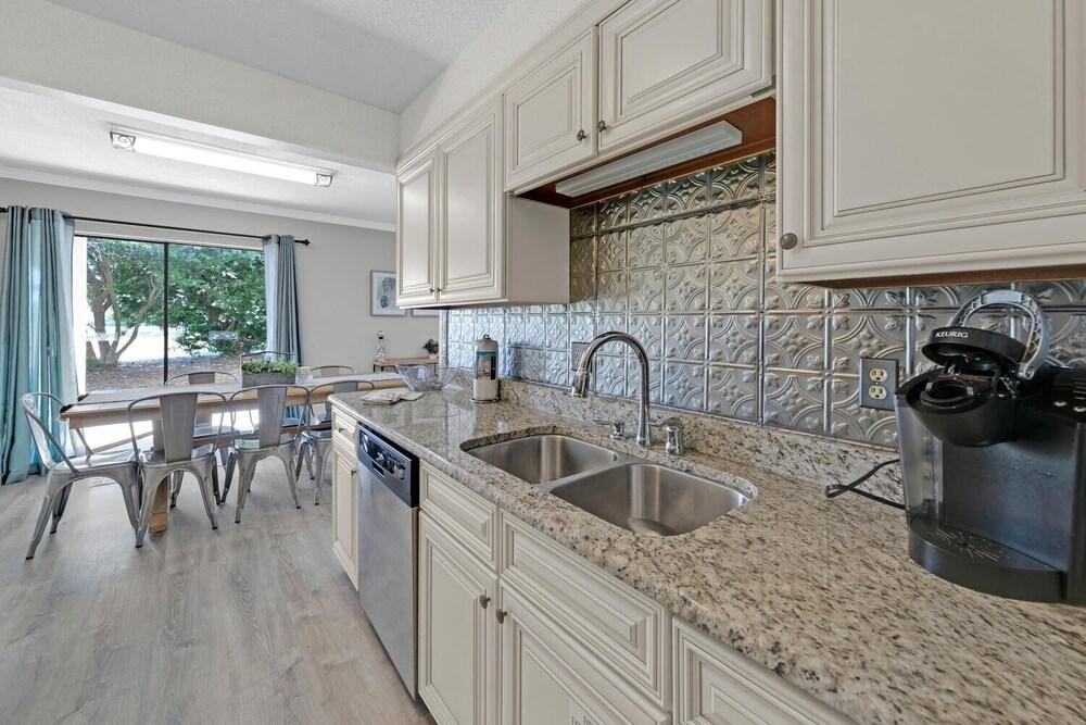 Golf Course 03a 2 Bedroom Condo by Redawning