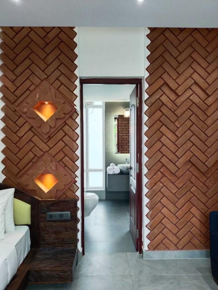 Airport Hotel Plazzo