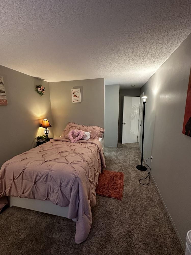 2 BR con patio por el centro comercial