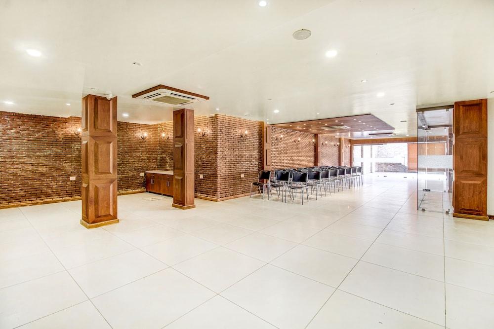 FabHotel Naman Palace