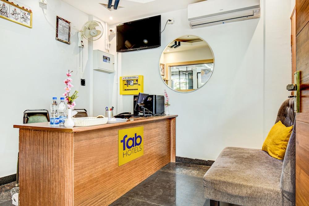 Hotel The Sun Suites