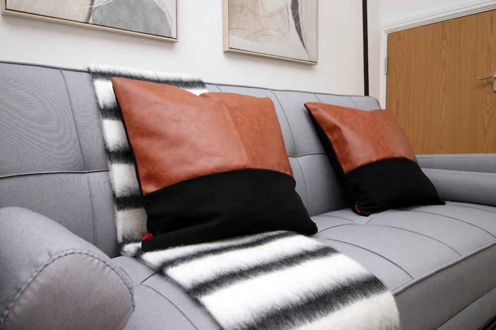 Cathedral Road D by Tŷ SA