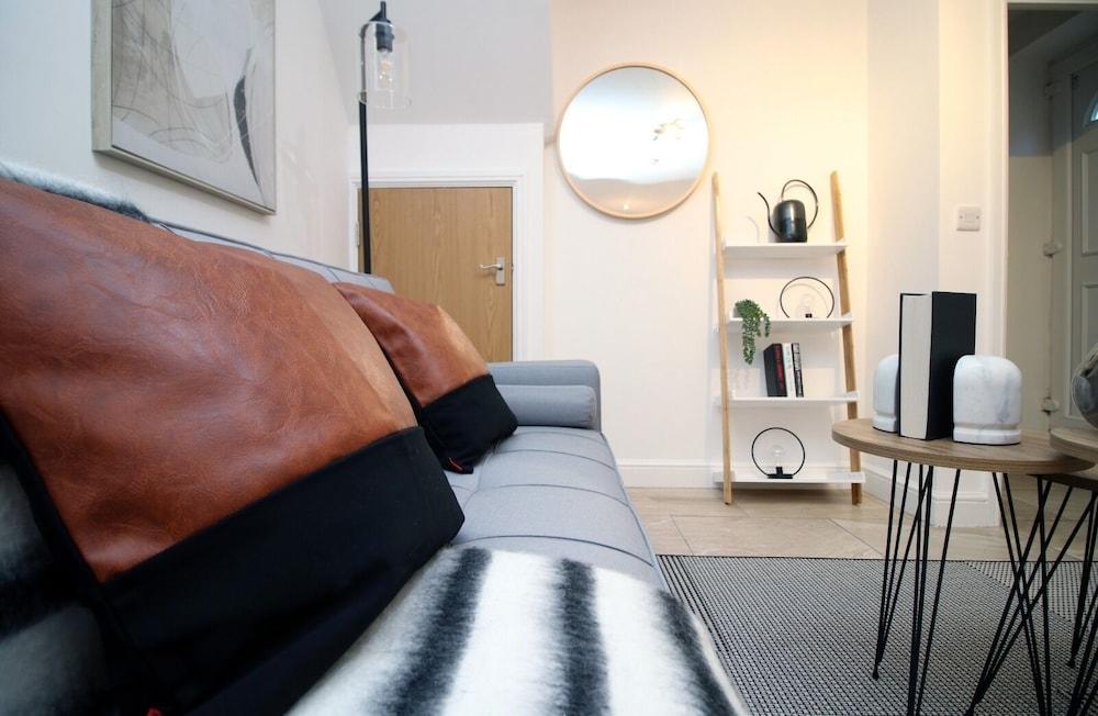 Cathedral Road D by Tŷ SA