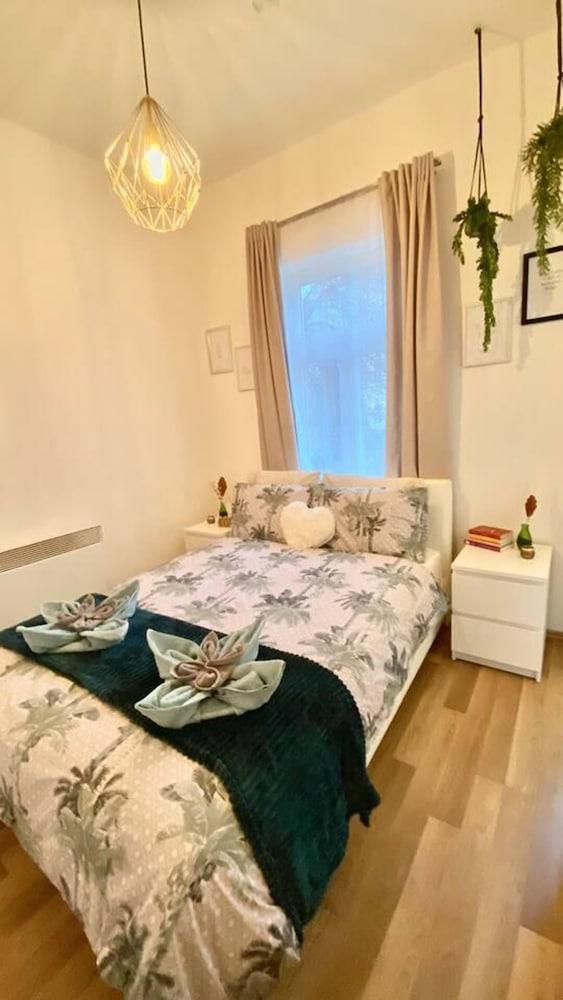 Amazonian Jungle Apartment in Vienna