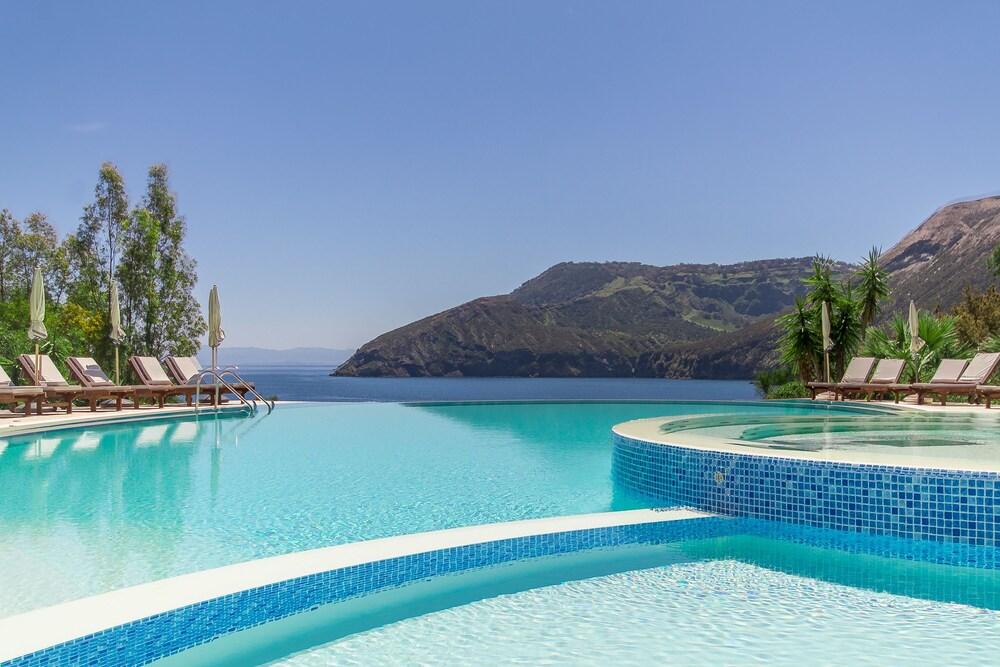 Monolocale 4 Vulcano on Sea Shore