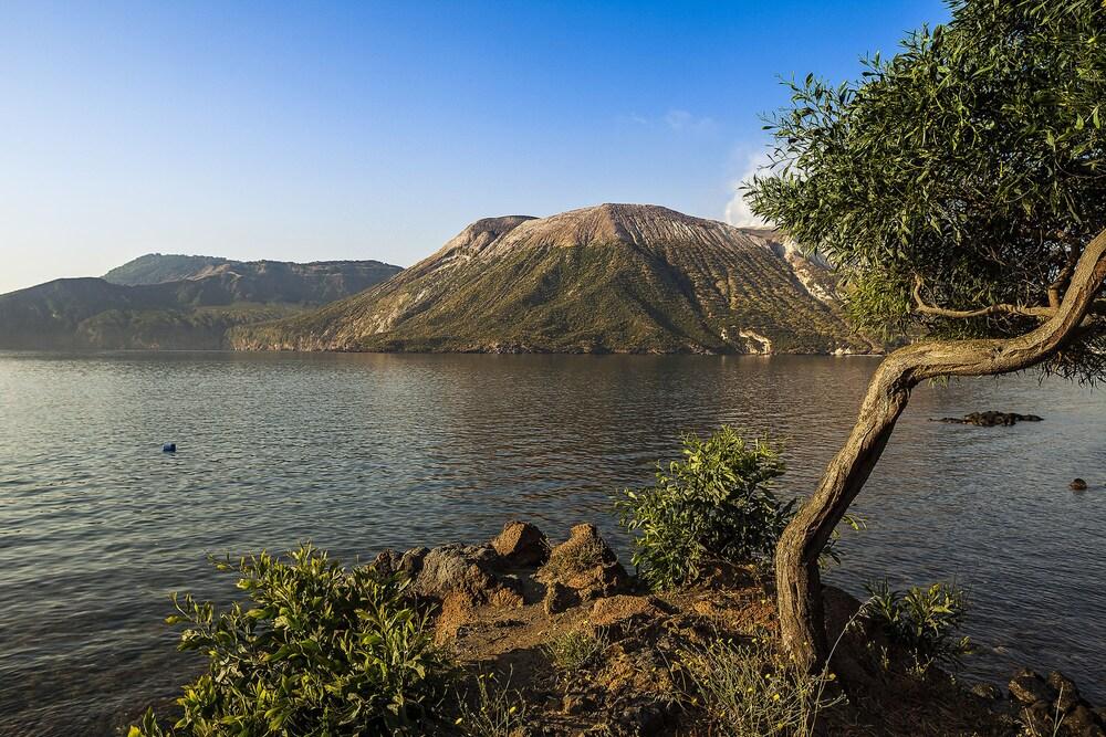 Bilo 1 - Vulcano on Sea Shore