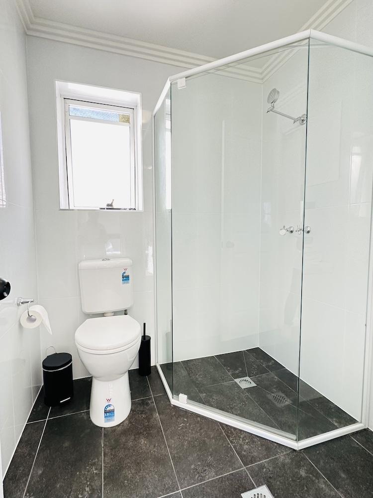 Modern Apartment in Chevron Island