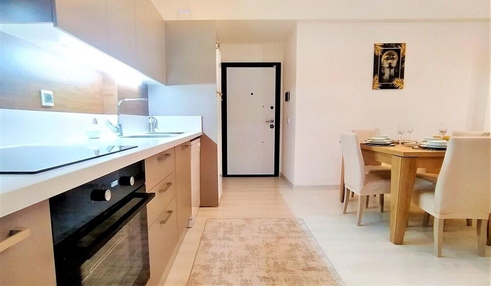 Central Flat With Shared Pool in Kepez Antalya