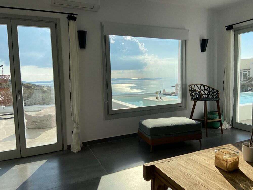 Villa Oggi With Jacuzzi and Pool