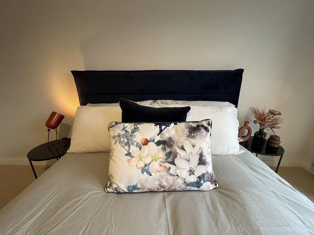 Stunning 2-bed Apartment in Bristol With Parking