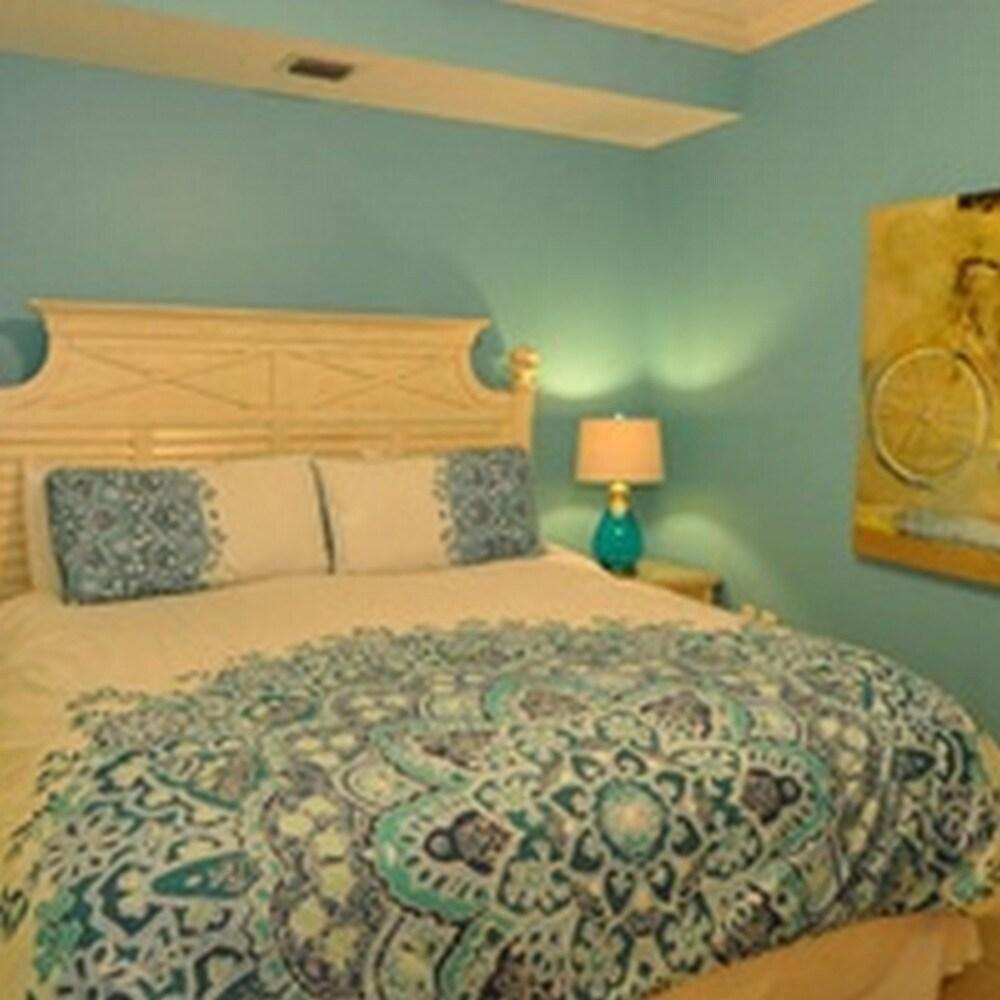 Phoenix on the Bay by Brett Robinson Vacations