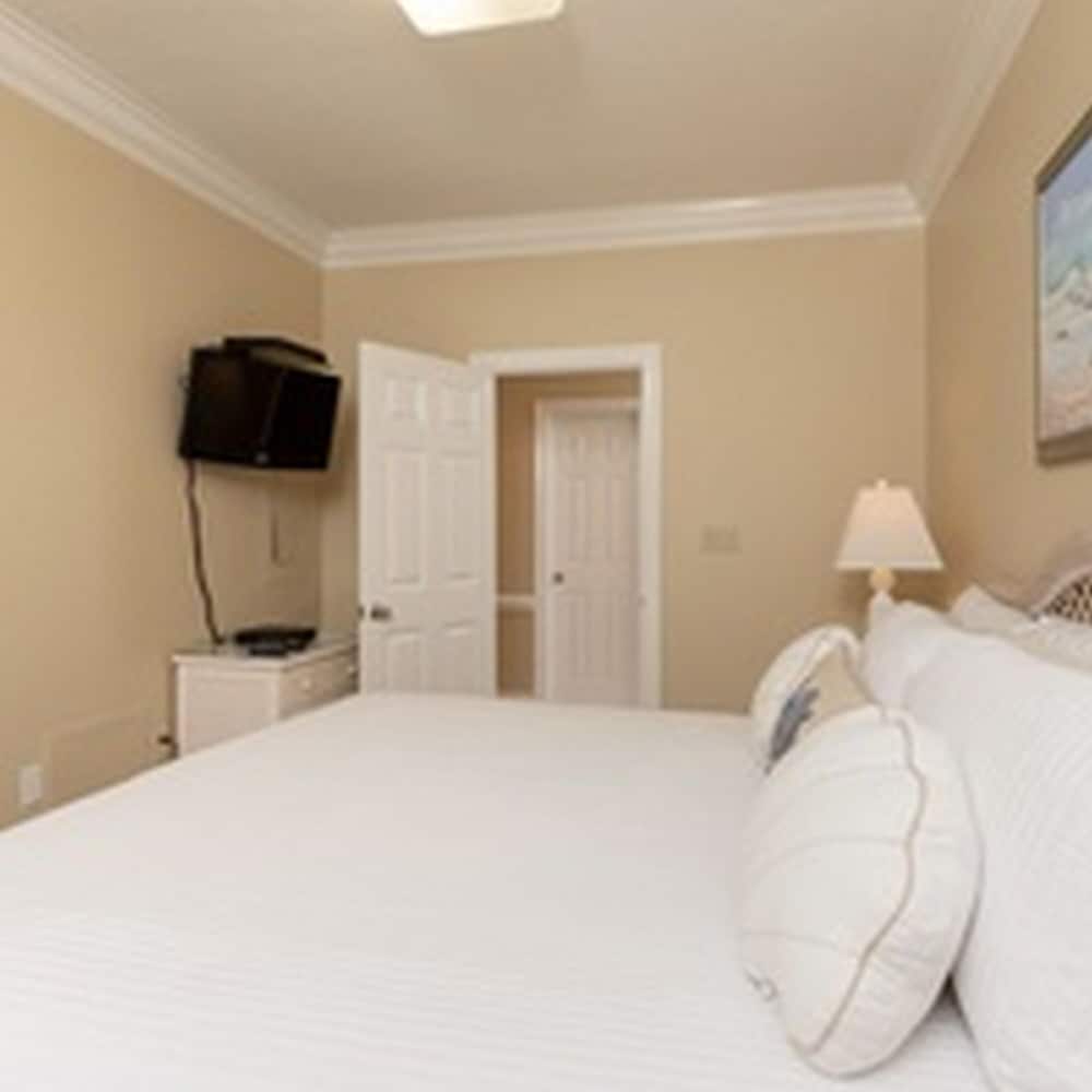 Phoenix East by Brett Robinson Vacations