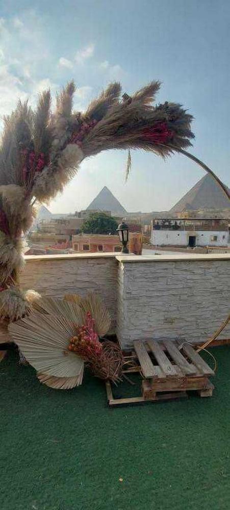 Pyramids Holiday Inn