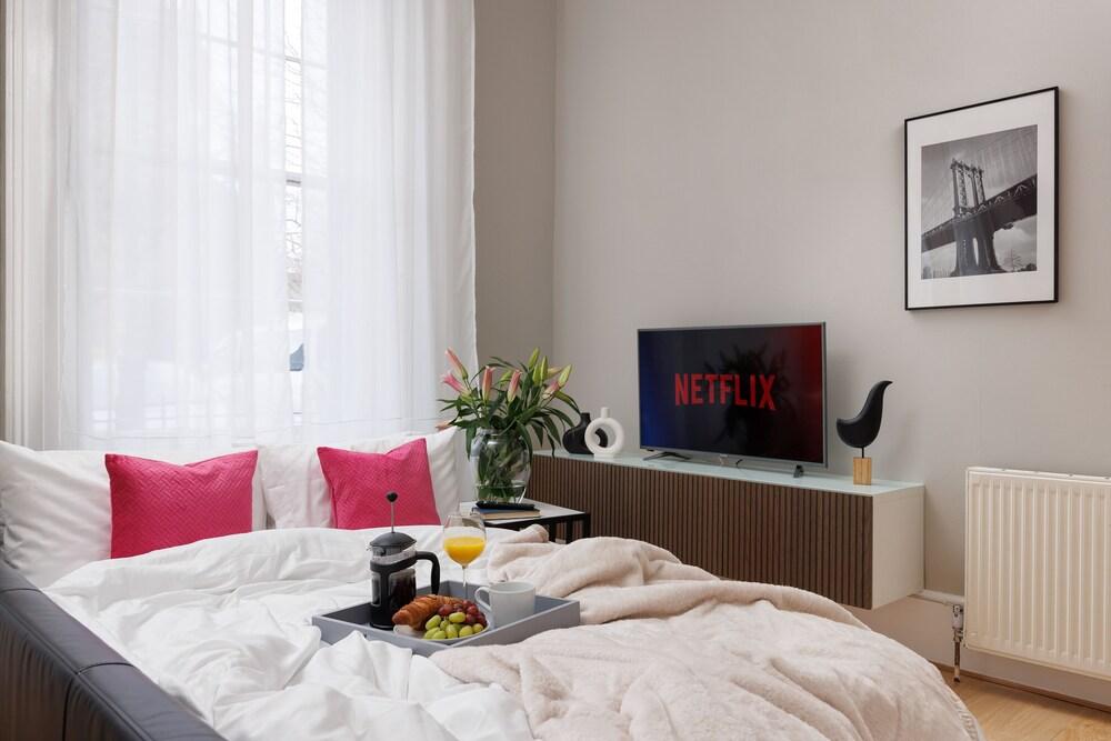 Stunning Arty Apartment & mezzanine